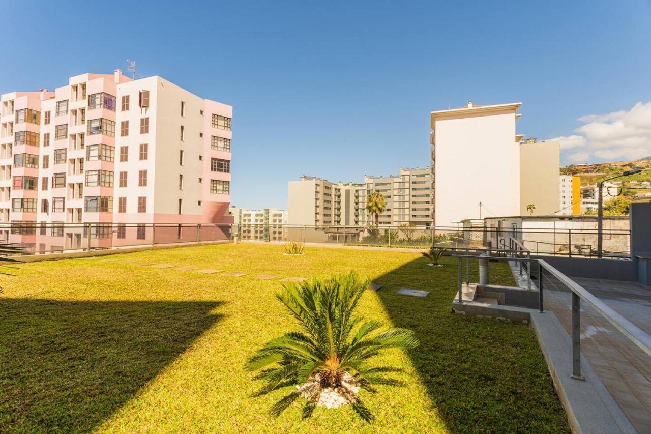 5 Bedrooms In Privileged Area With Ocean View *